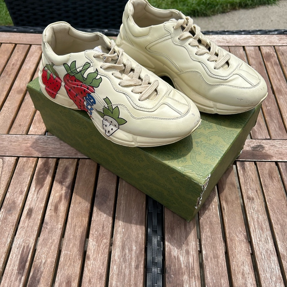Gucci Rhyton Gucci Strawberry Size 42/9US Men’s